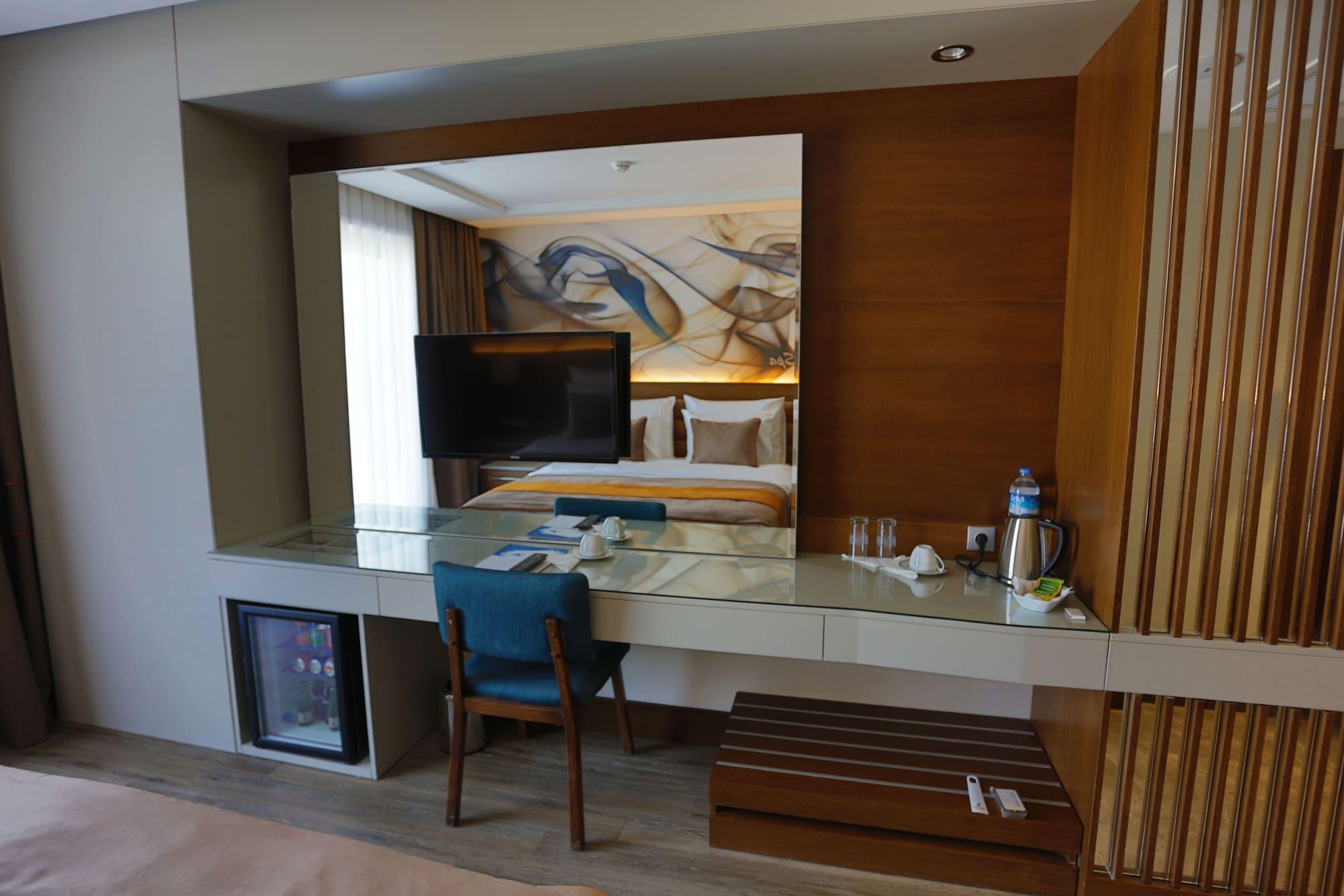 B Business & Otel
