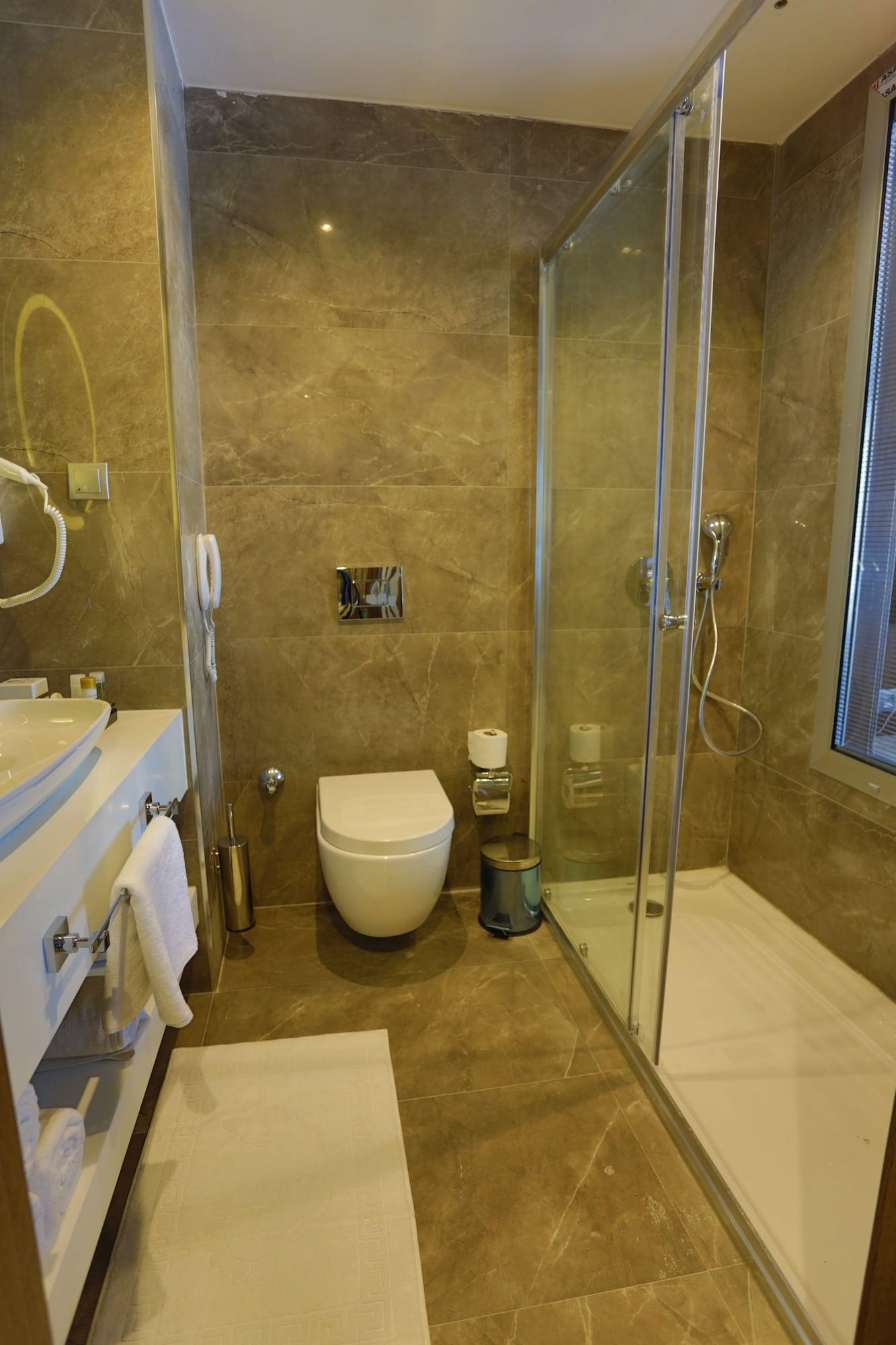 B Business & Otel