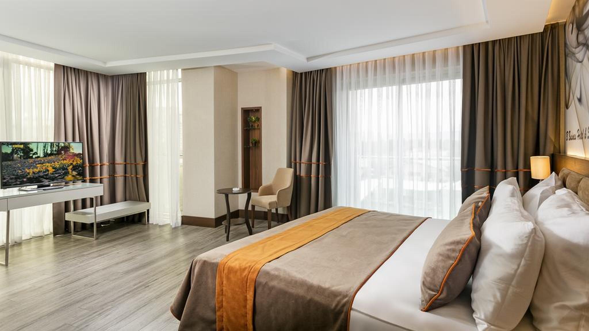 B Business & Otel