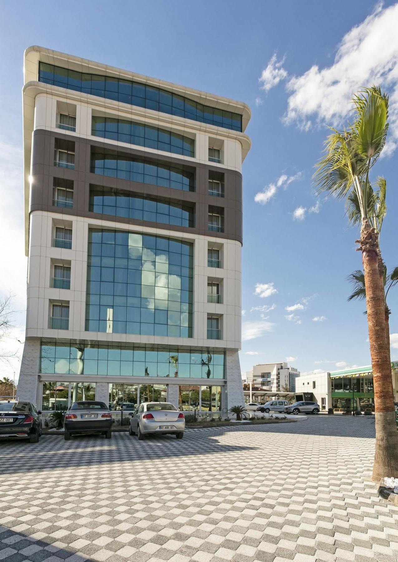 B Business & Otel