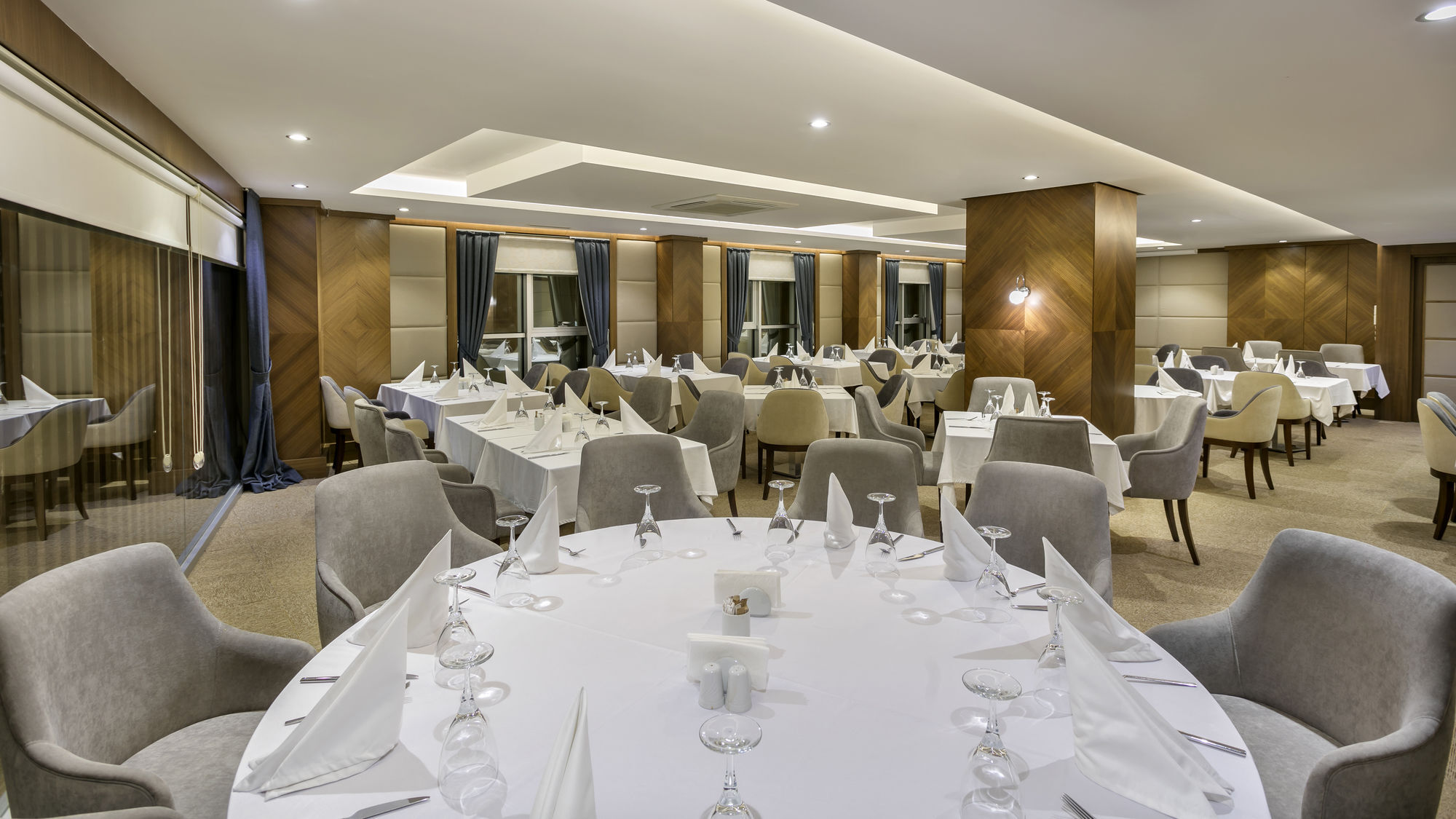 B Business & Otel