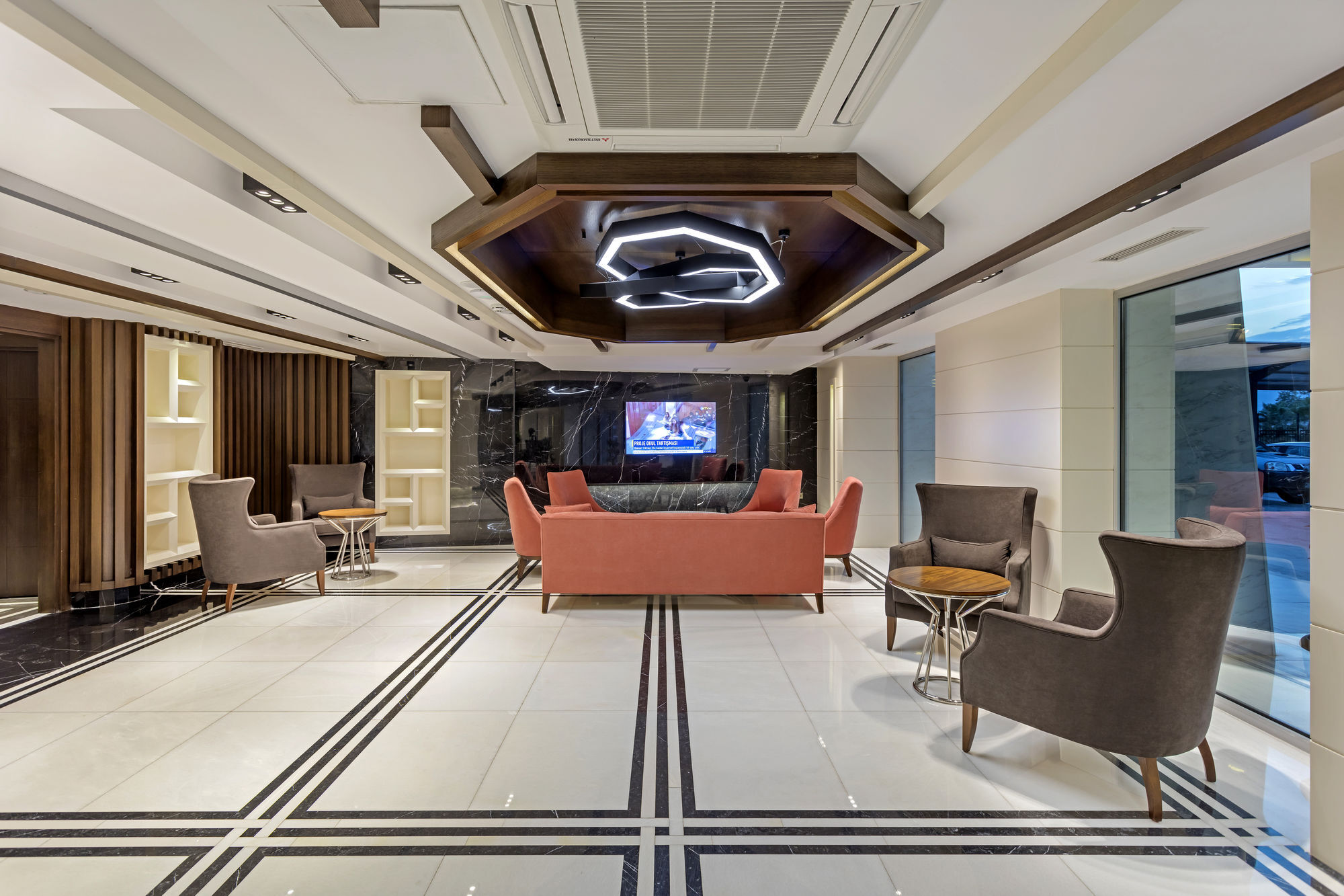 Otel B Business & 5*